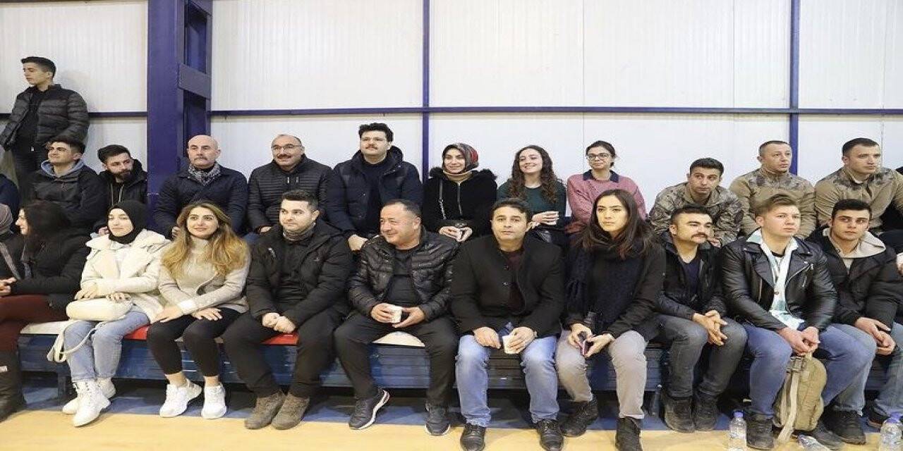 Çukurca’da voleybol ve masa tenisi turnuvası sona erdi