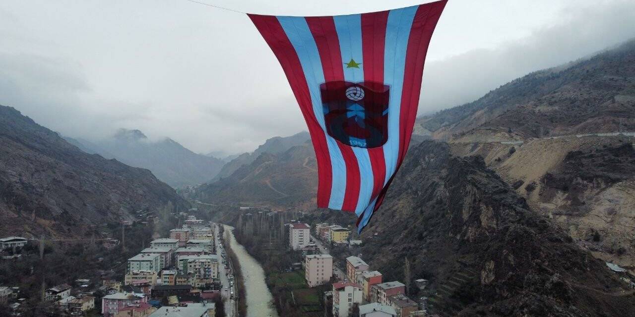 Artvin’de dev viyadüklere asılan Trabzonspor bayrağının kaldırılmasıyla ilgili açıklama geldi