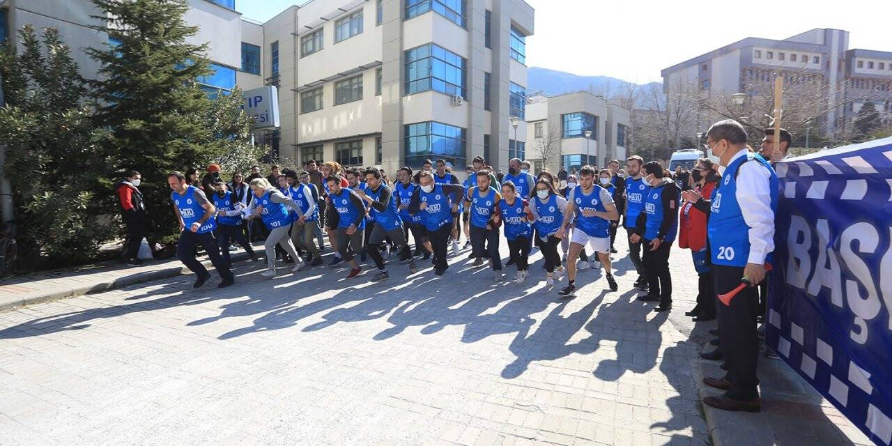 Tıp koşusunda dereceye girenler ödüllendirildi