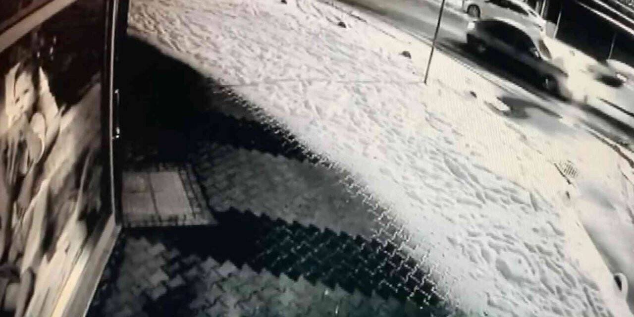 Sancaktepe’de hafif ticari araç, otomobil ile kafa kafaya çarpıştı: 7 yaralı