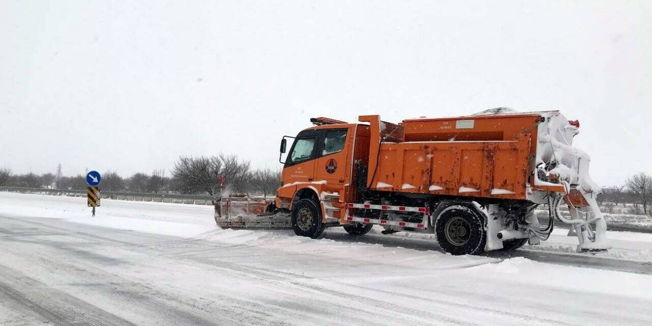 Bayburt’un yüksek kesimlerinde karla mücadele sürüyor