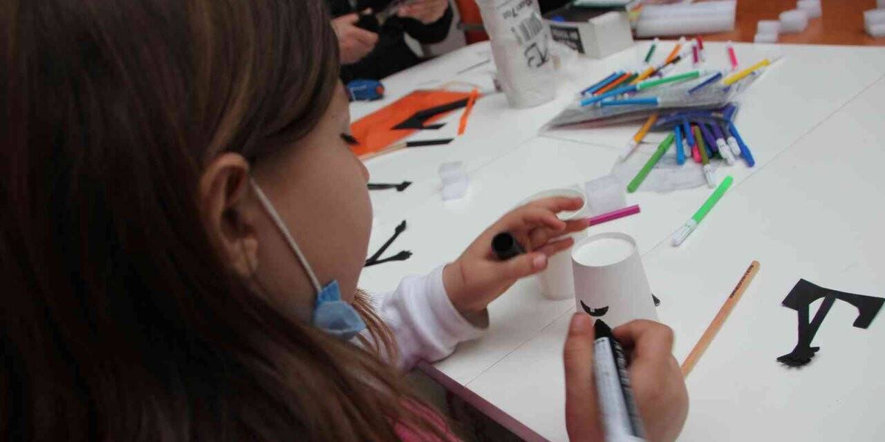 Çocuklar, ’Geri Dönüşüm Atölyesi’nde birbirinden güzel çalışmalara imza atıyor