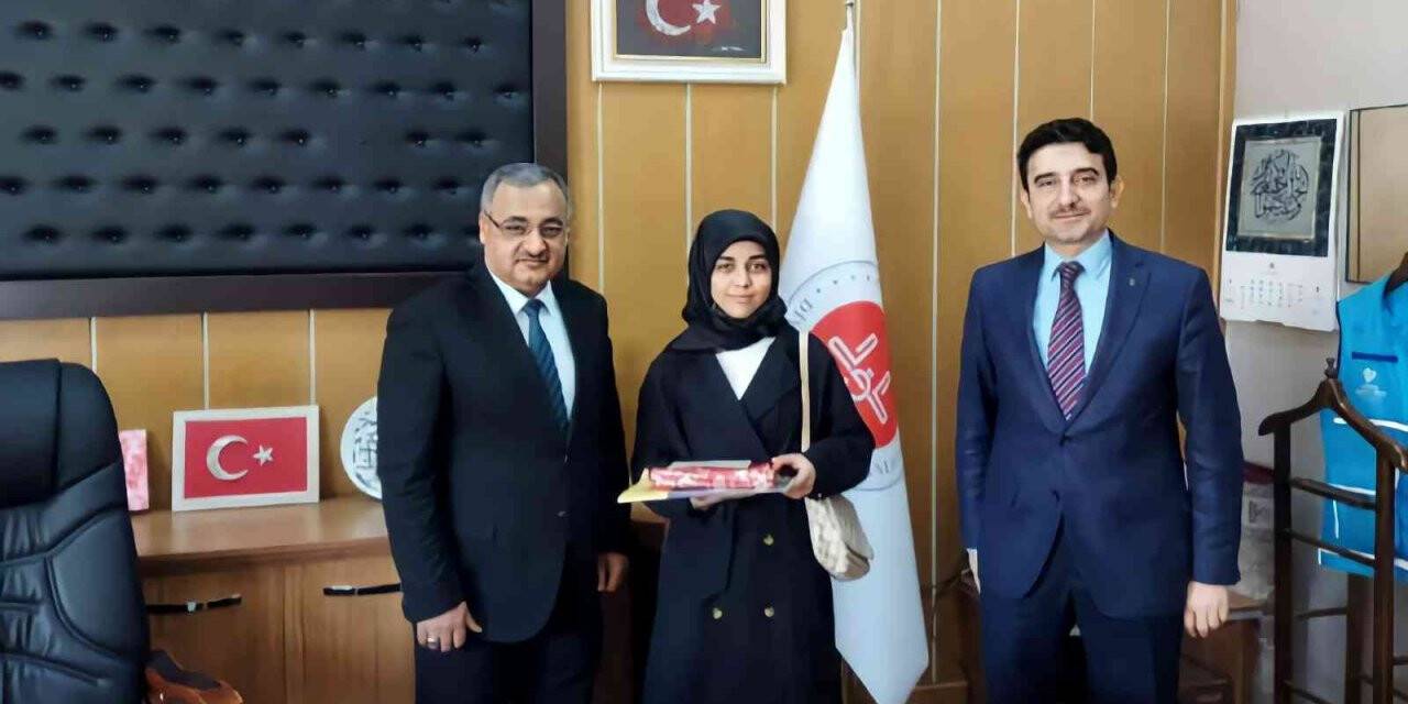 Yarışmalarda dereceye giren öğrencilere ödülleri verildi