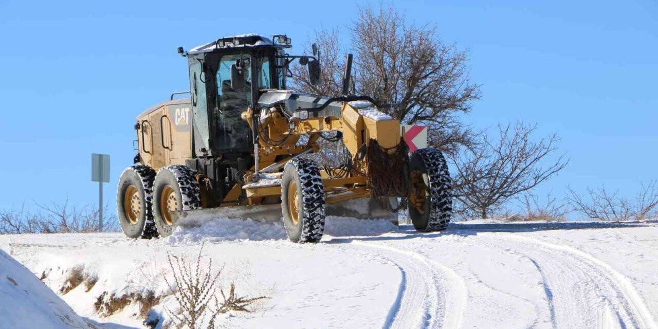 Elazığ’da 8 köy yolunun ulaşıma açılması için çalışmalar sürüyor
