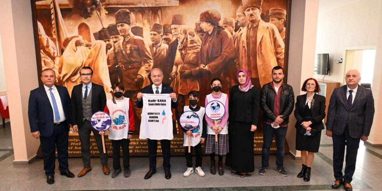 Öğrenciler "Damlaya damlaya çöl olur" projesini tanıttı