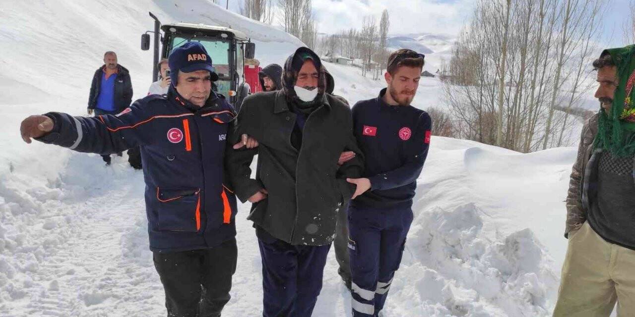 Bingöl’de AFAD, köyde mahsur kalan hastaya ulaştı