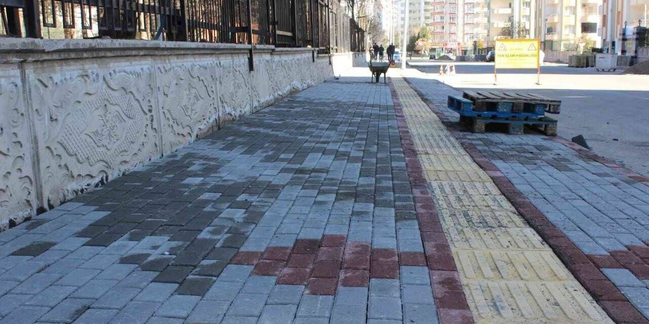 Kayapınar’a 345 bin metrekare kilitli parke taşı döşenecek