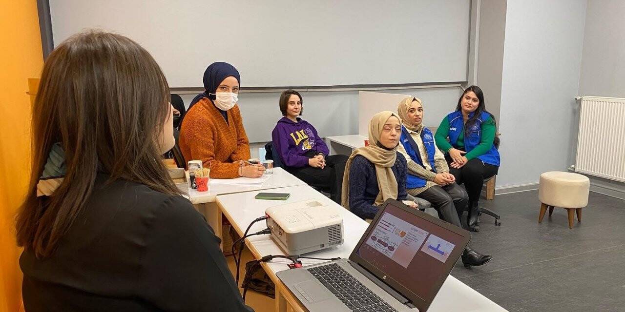 Gençlere iletişim becerileri eğitimi