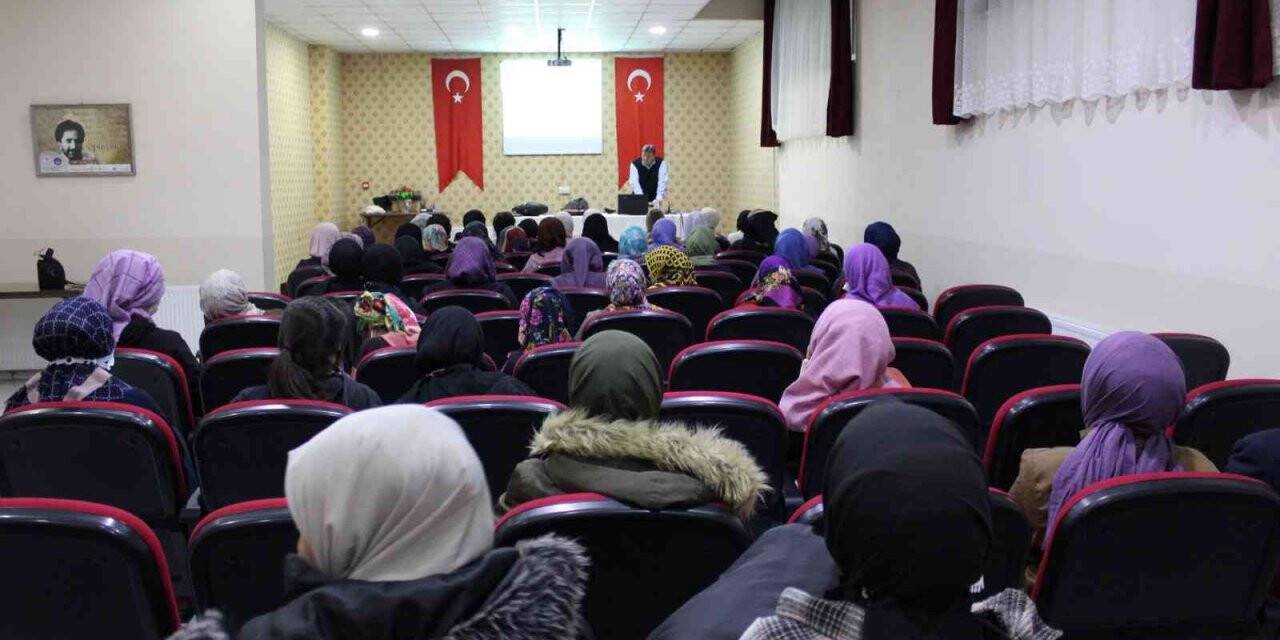 Abdülhamid Han konferansı ilgi topladı