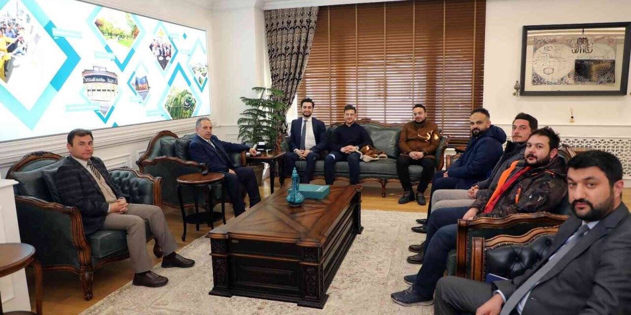 Genç doktorlardan Başkan Yalçın’a ziyaret