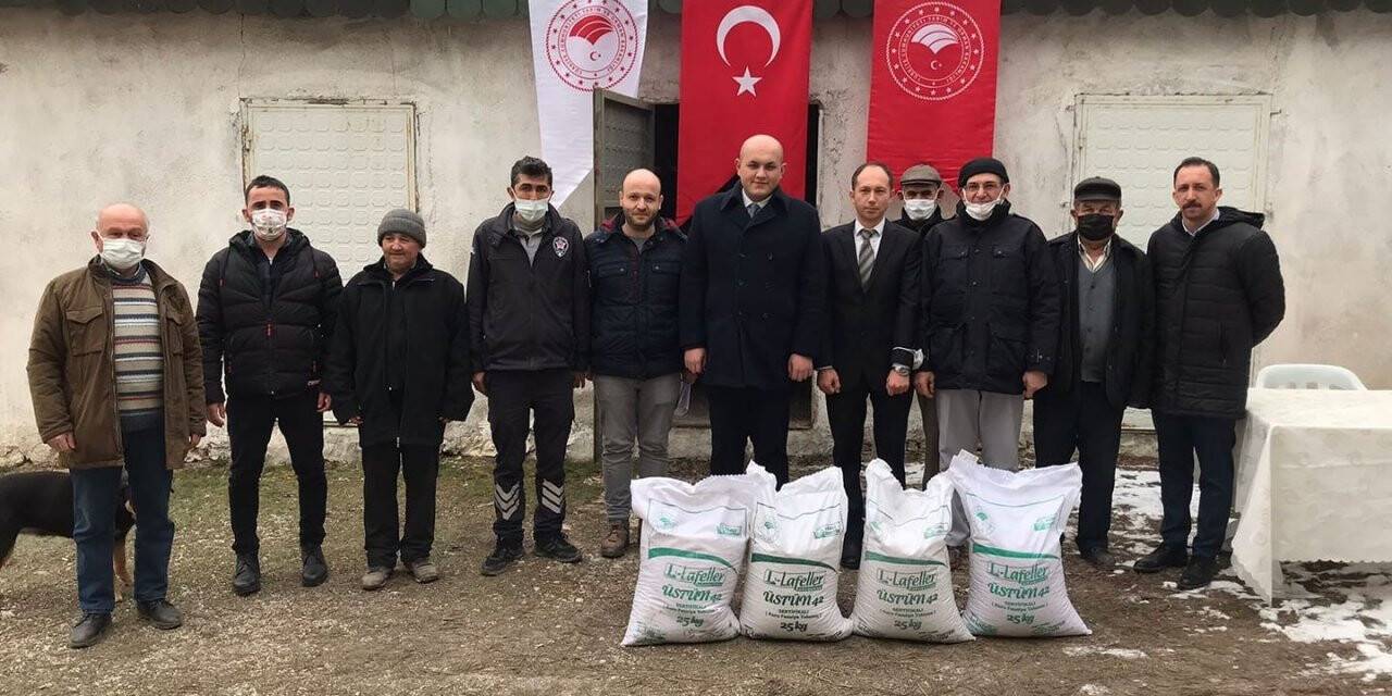 Çavdarhisar’da 46 çiftçiye yüzde 75 hibe destekli tohumluk fasulye dağıtıldı