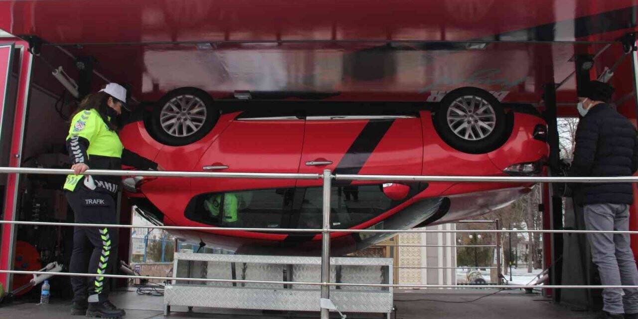 Emniyet kemerinin önemi simülasyon ile anlatıldı