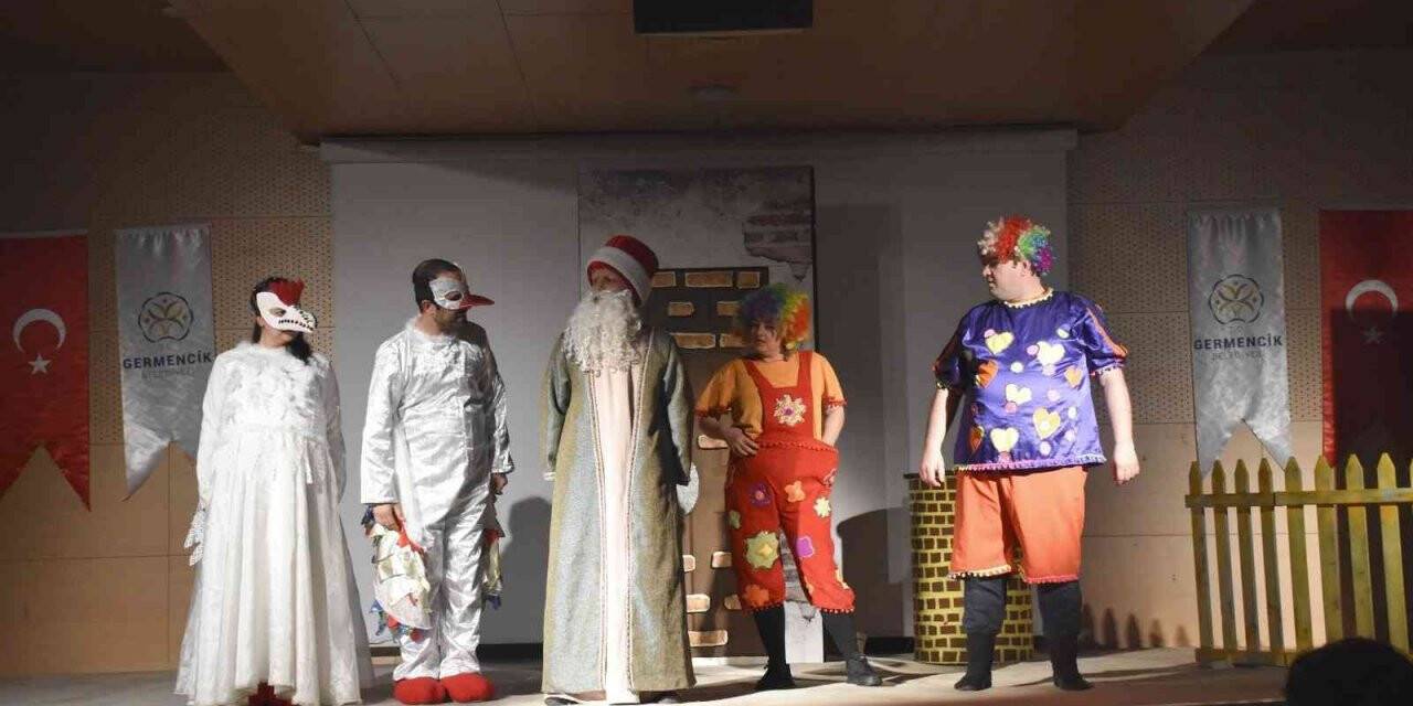 Büyükşehir Belediyesi Şehir Tiyatrosu Germencikli çocuklarla buluştu