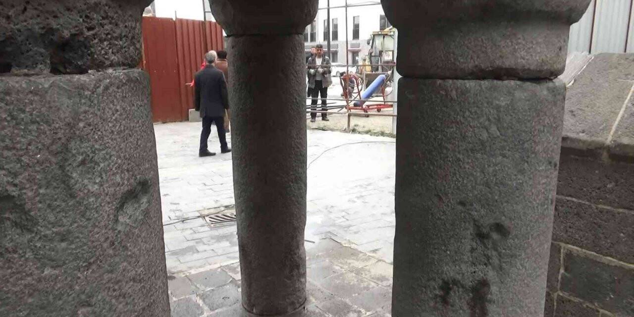 Teröristlerin ayağından tahrip ettiği Dört Ayaklı Minare ve çevresi 7 yıl sonra yaya geçişine açıldı