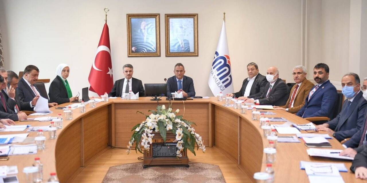 Milli Eğitim Bakanı Özer’den öğrencilere müjde