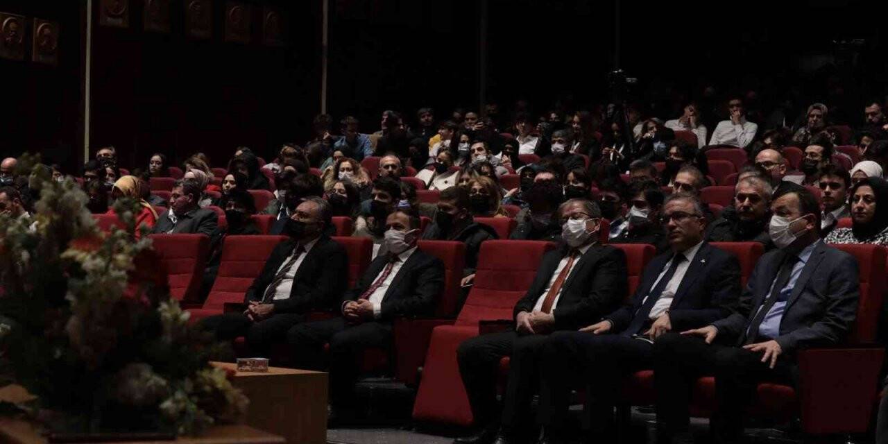 Proje yarışmasında dereceye giren öğrenciler ödüllendirildi