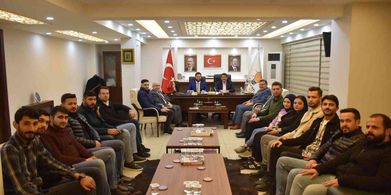 Başkan Çelik AK Parti’li gençlerle buluştu