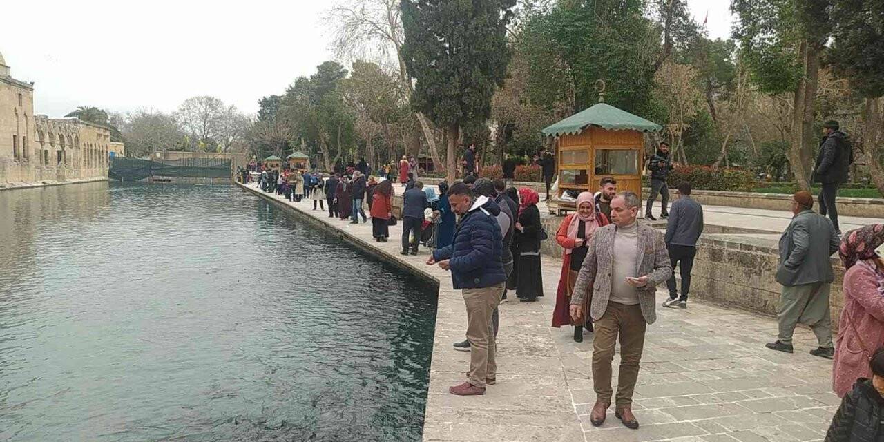 Balıklıgöl’de Berat Kandili yoğunluğu