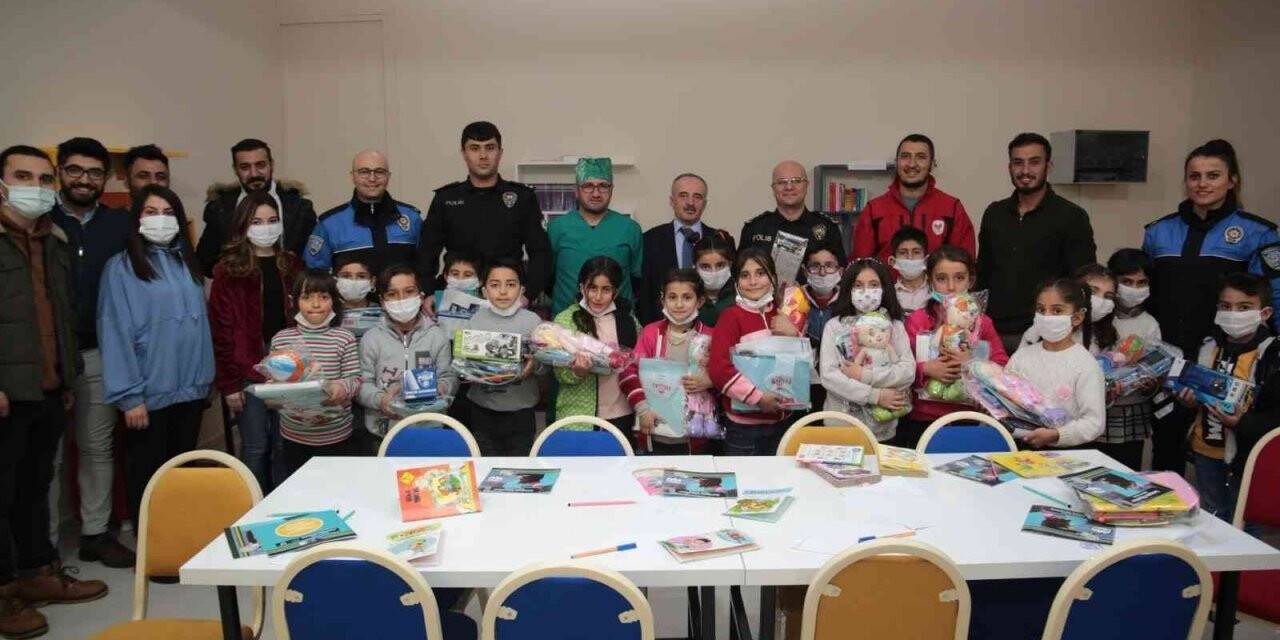 Hakkari polisinin eğitim atağı devam ediyor