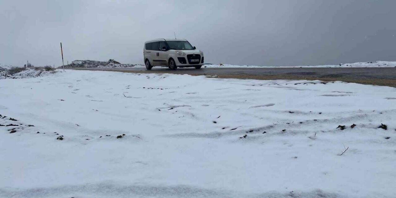 Eskişehir’in yüksek kesimleri karla kaplandı