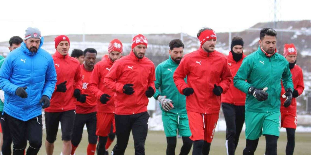 Sivasspor’da Altay maçı hazırlıkları sürüyor