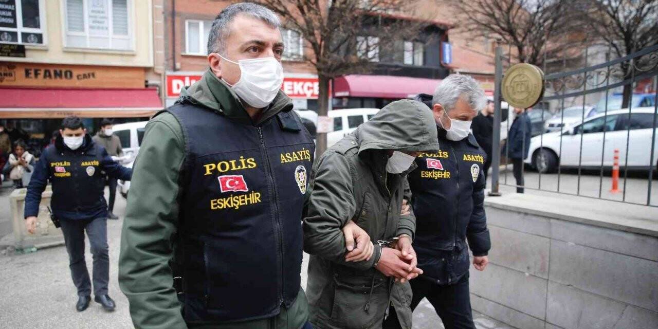 Aranan 24 adet araç ve 87 adet otomobil beyni ele geçirildi, 2 kişi yakalandı