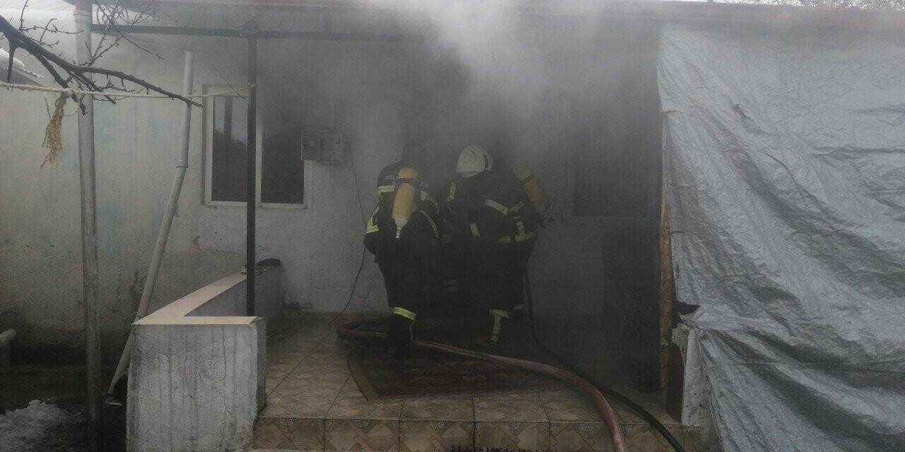 Erzincan’da çıkan yangında ev kullanılamaz hale geldi