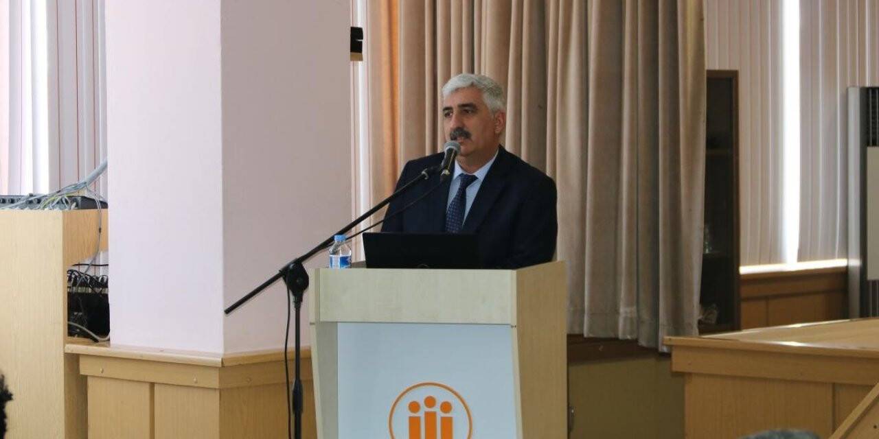 Dekan Erdem: “Akif, toplumu yönlendiren bir aydındır”