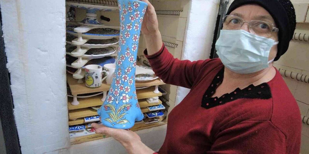 63 yaşında çini ustası oldu