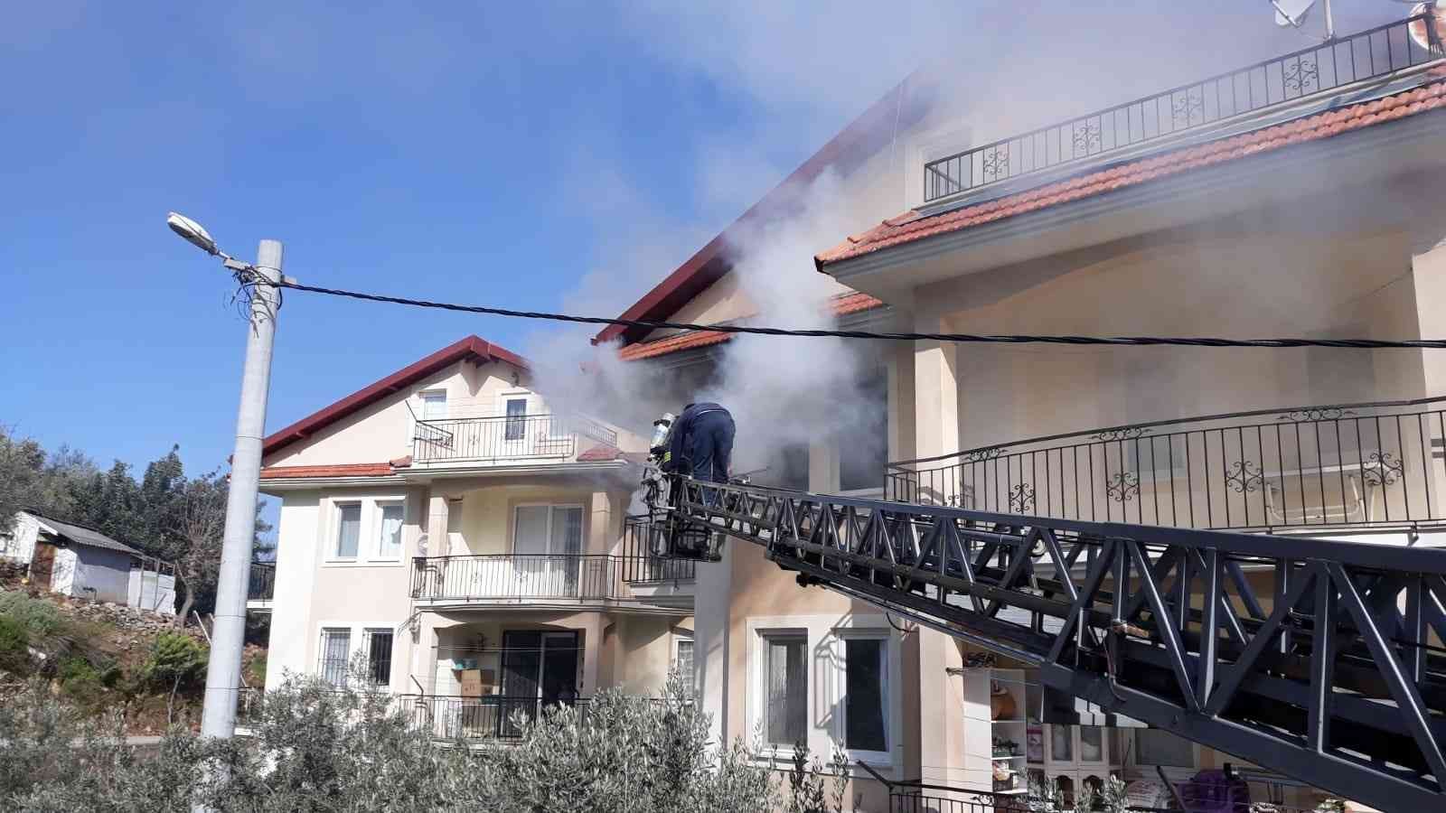 Fethiye’de 1 saatte 3 ev yangını