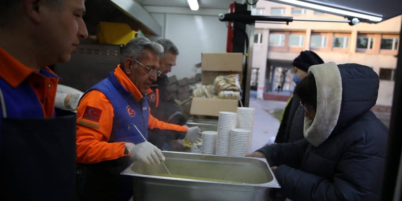 AFAD, Lviv’de Ukraynalılara sıcak yemek dağıttı