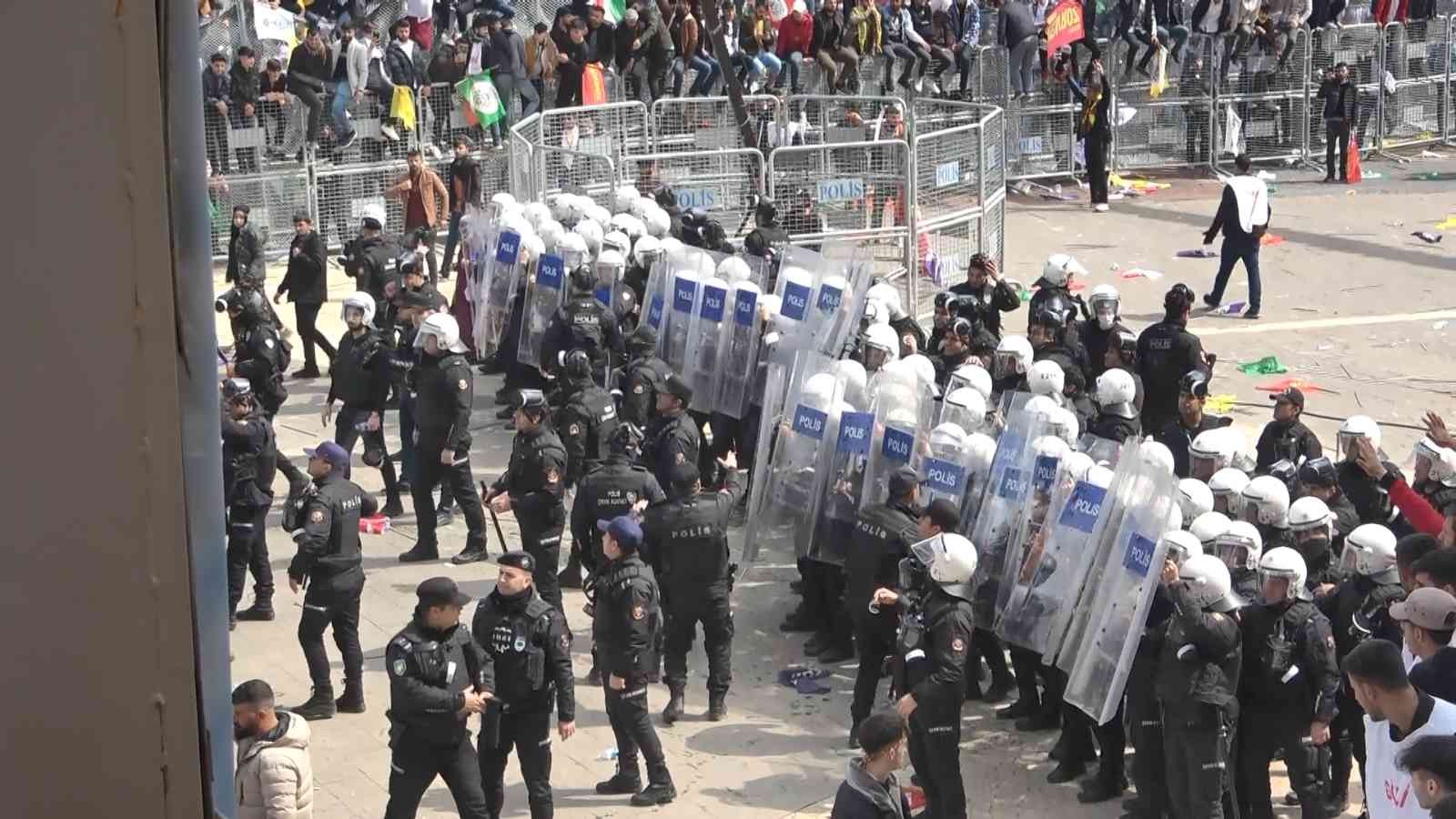 Diyarbakır’daki Nevruz etkinliklerinde 298 kişi gözaltına alındı
