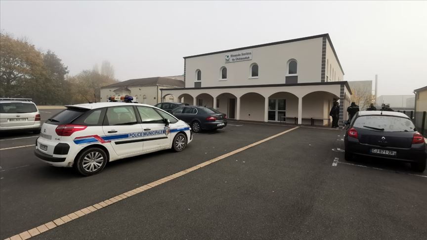 Fransa'da valiliğin  cami  kapatma kararı iptal edildi