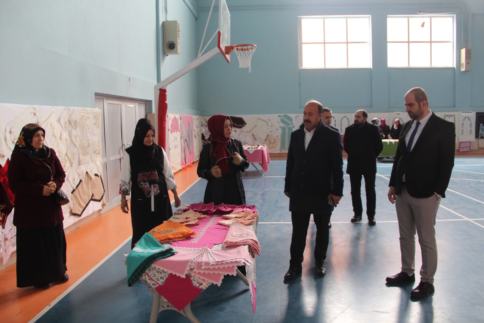 Halkapınar'da makine nakışları sergisi açıldı