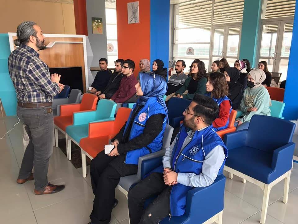 Gençler kumar ve tütün bağımlılığına karşı bilgilendirildi