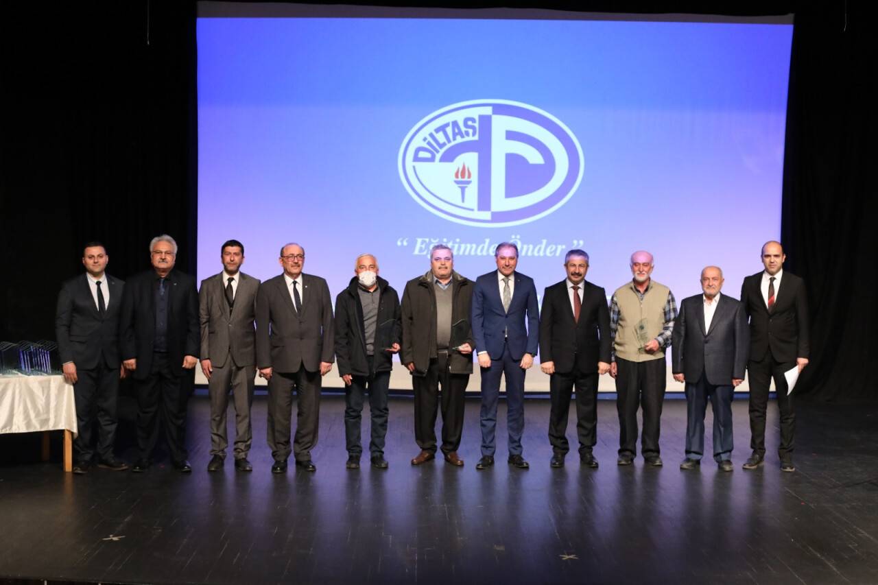 Diltaş’ta servis şoförlerine plaket verildi