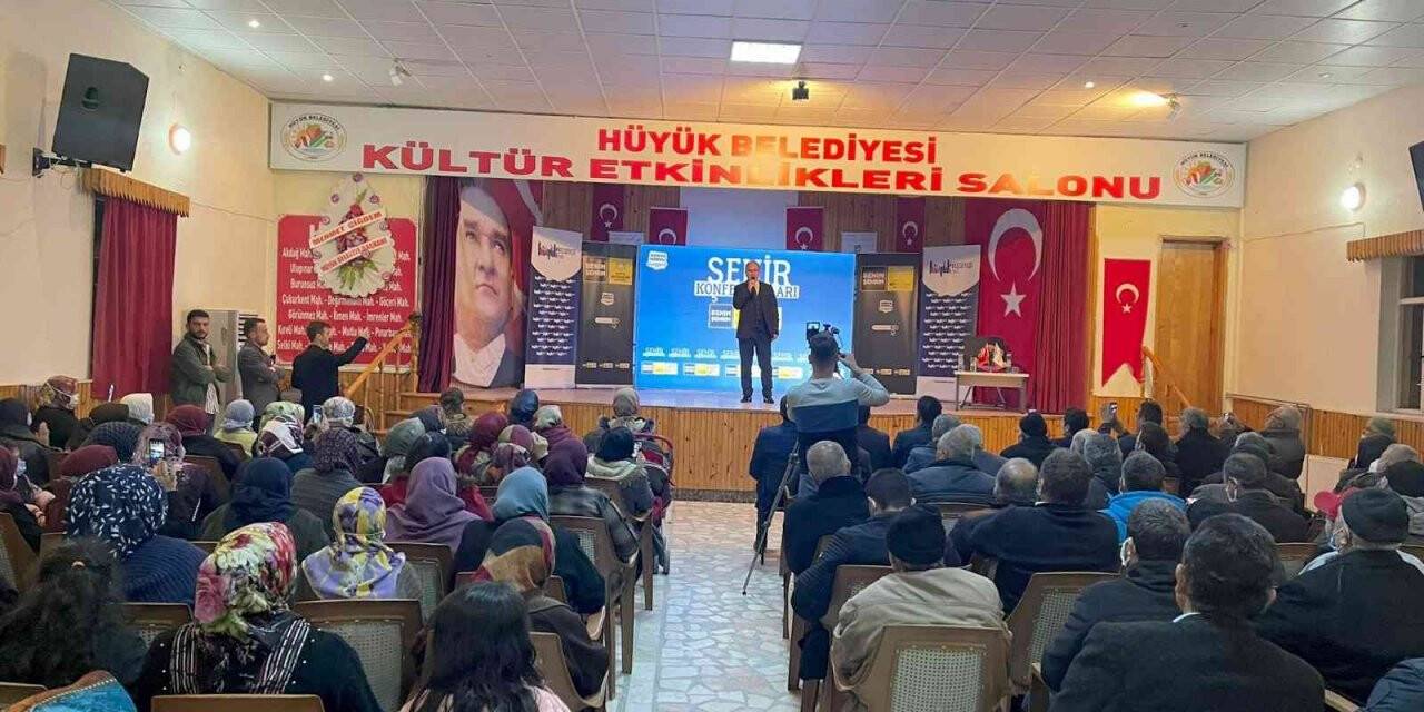 Şehir Konferansları sevilen isimleri ilçelerdeki vatandaşlarla buluşturdu