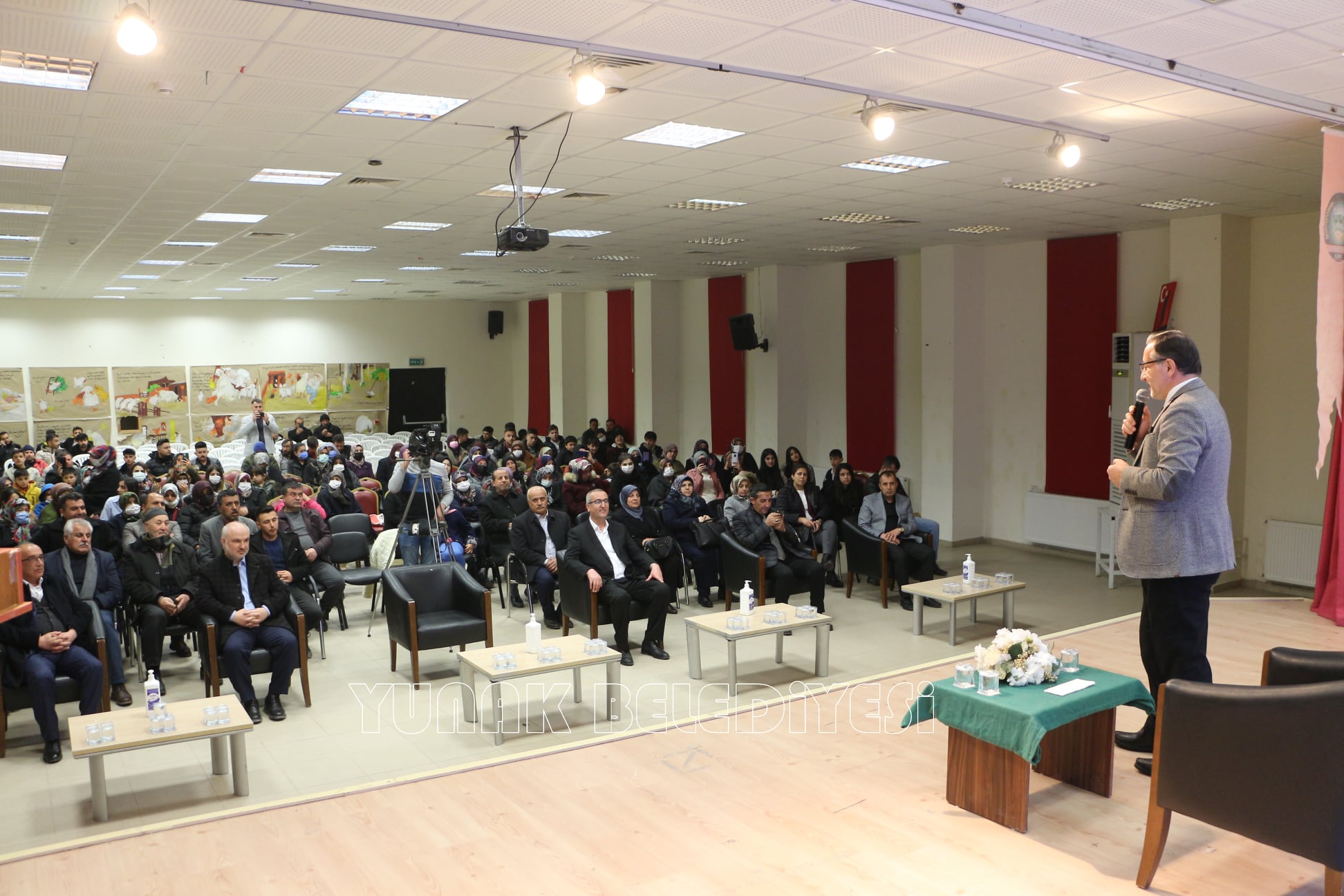 Prof. Dr. Mustafa Karataş Hoca Yunak’ta vatandaşlarla buluştu