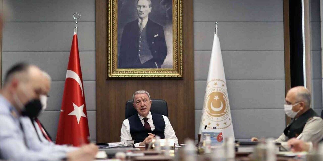Bakan Akar, kuvvet komutanları ile video telekonferans toplantısı gerçekleştirdi