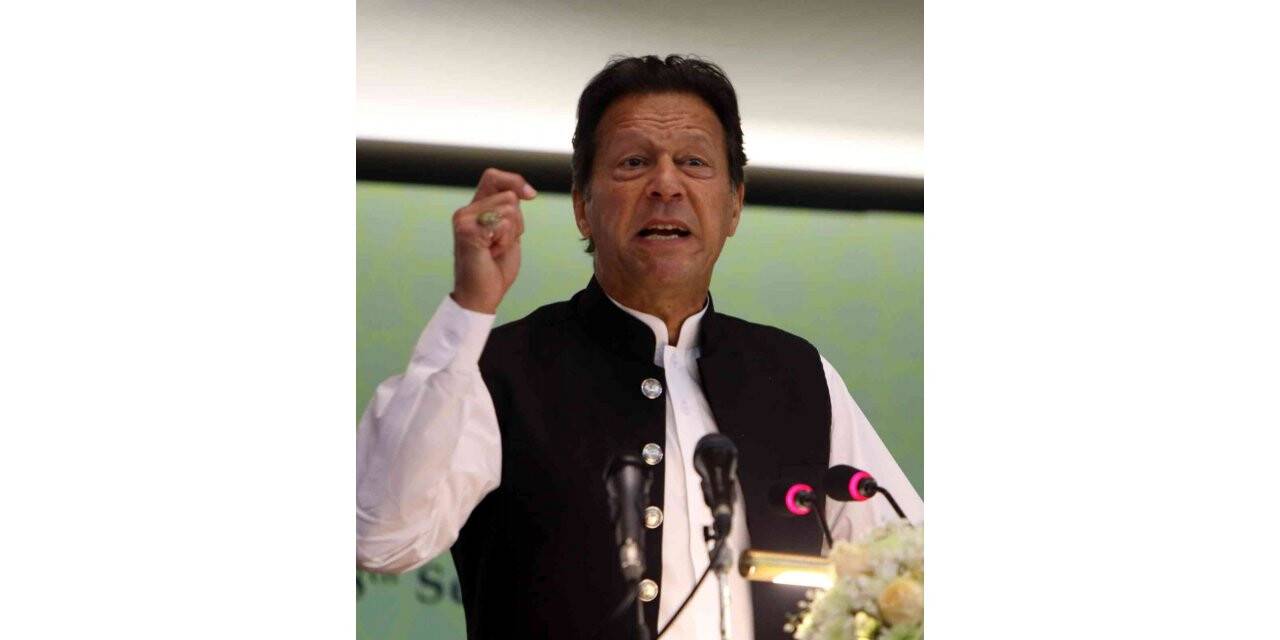 Pakistan’da parlamentoya Başbakan Khan’ın görevden alınması için gensoru önergesi verildi