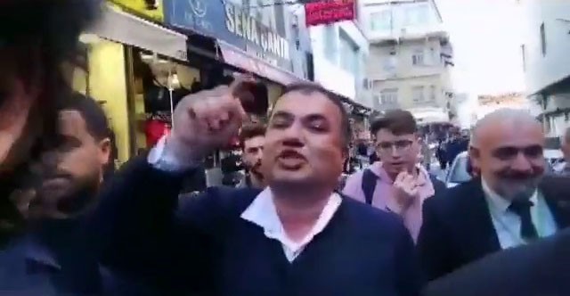 Adana’da Ahmet Davutoğlu’na tepki: "Sen devlet hainisin"