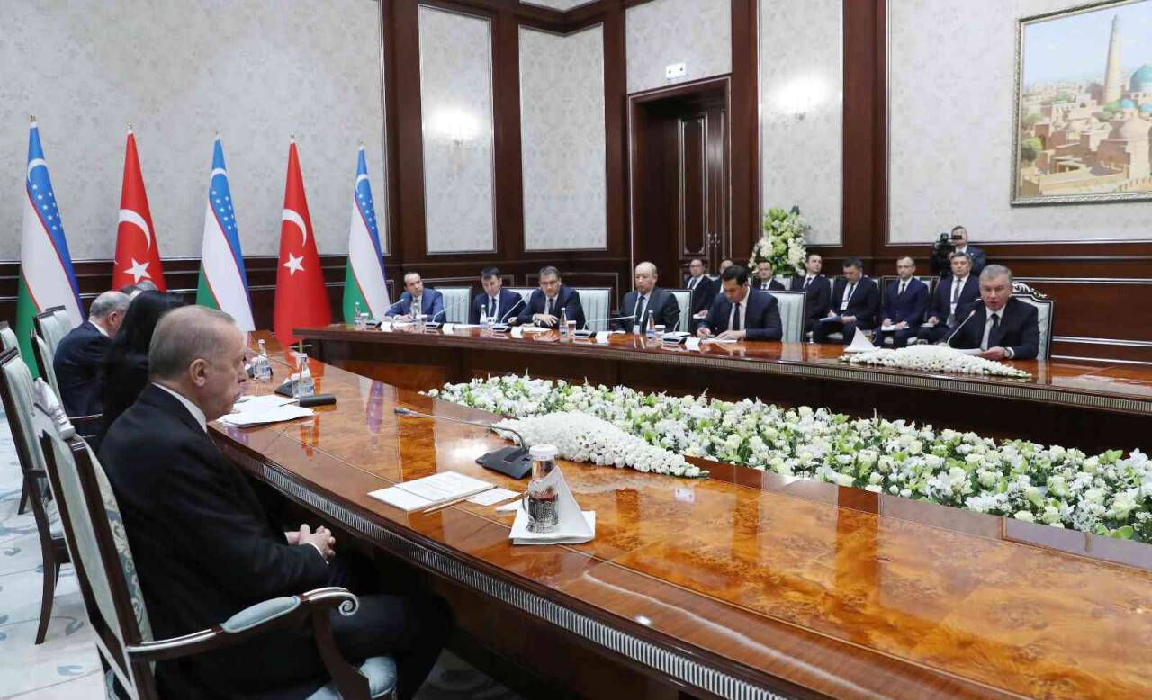 Cumhurbaşkanı Erdoğan ile Özbekistan Cumhurbaşkanı Mirziyoyev heyetler arası görüşme gerçekleştirdi