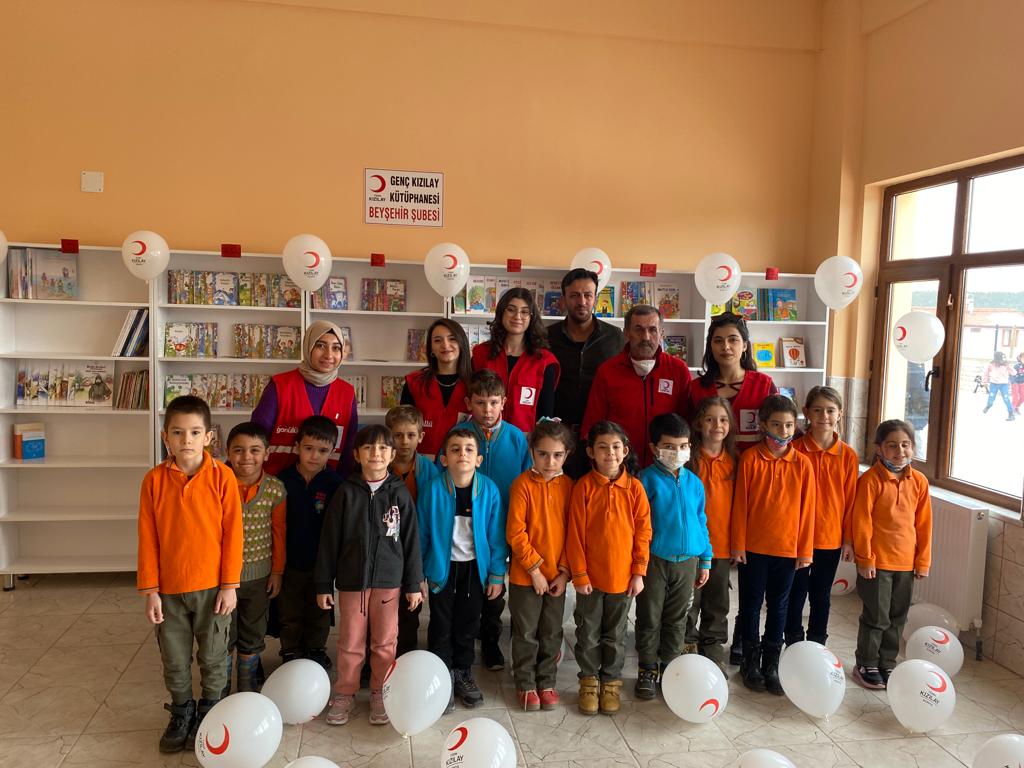 Genç Kızılay Beyşehir bir ilkokula kütüphane kazandırdı