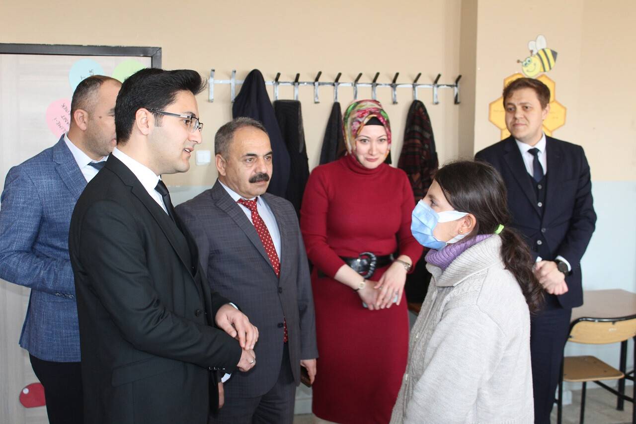 Kaymakam Karahan öğrencilere isteklerini karşılama sözü verdi