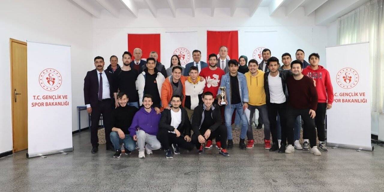 Turnuva öğrencilerine başarı belgesi