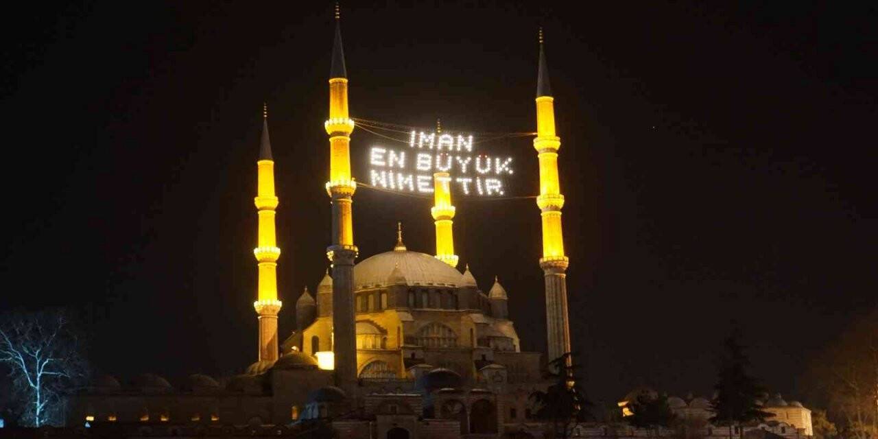 Mimar Sinan’ın ustalık eseri Selimiye’de ilk teravih coşkusu