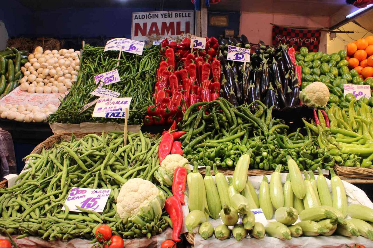 İlk iftar için pazar tezgâhlarında hazırlıklar başladı