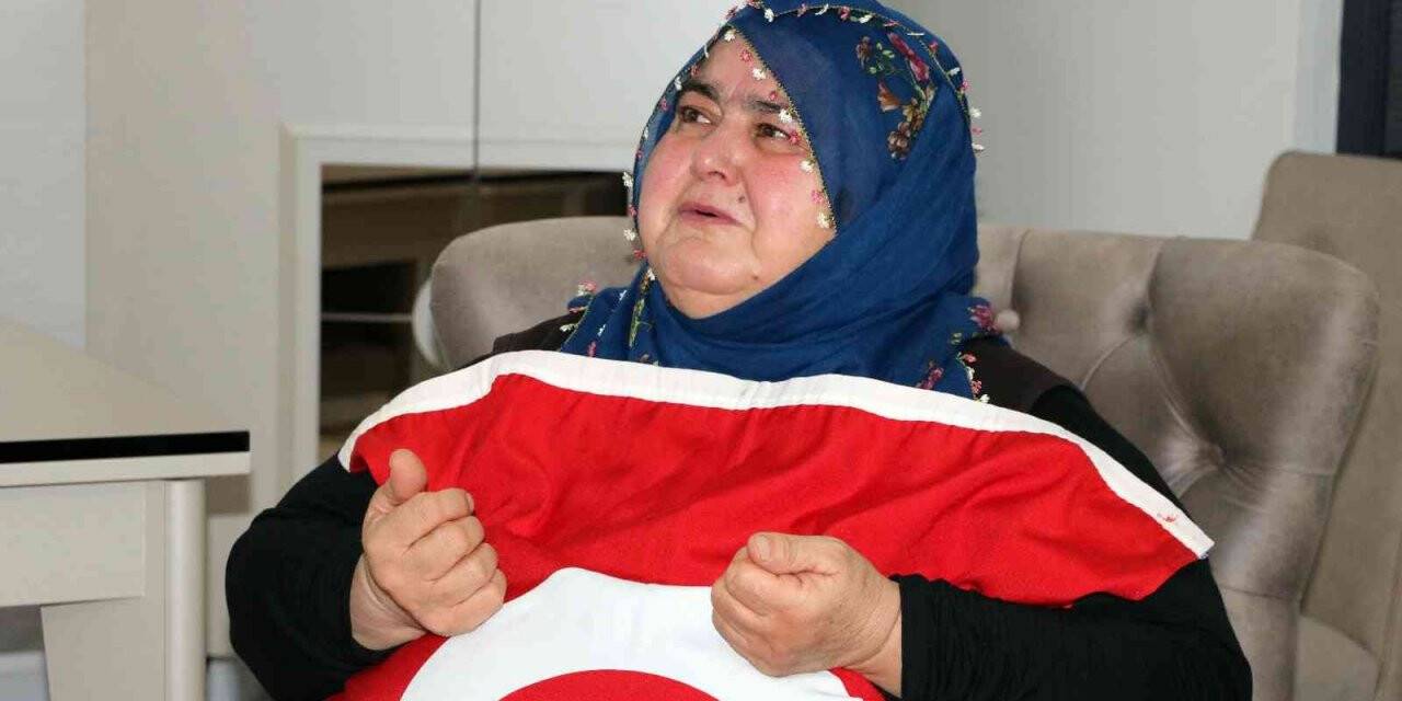 Rıza Kayaalp’in ailesi ve vatandaşlar şampiyonluk maçını heyecanla izledi