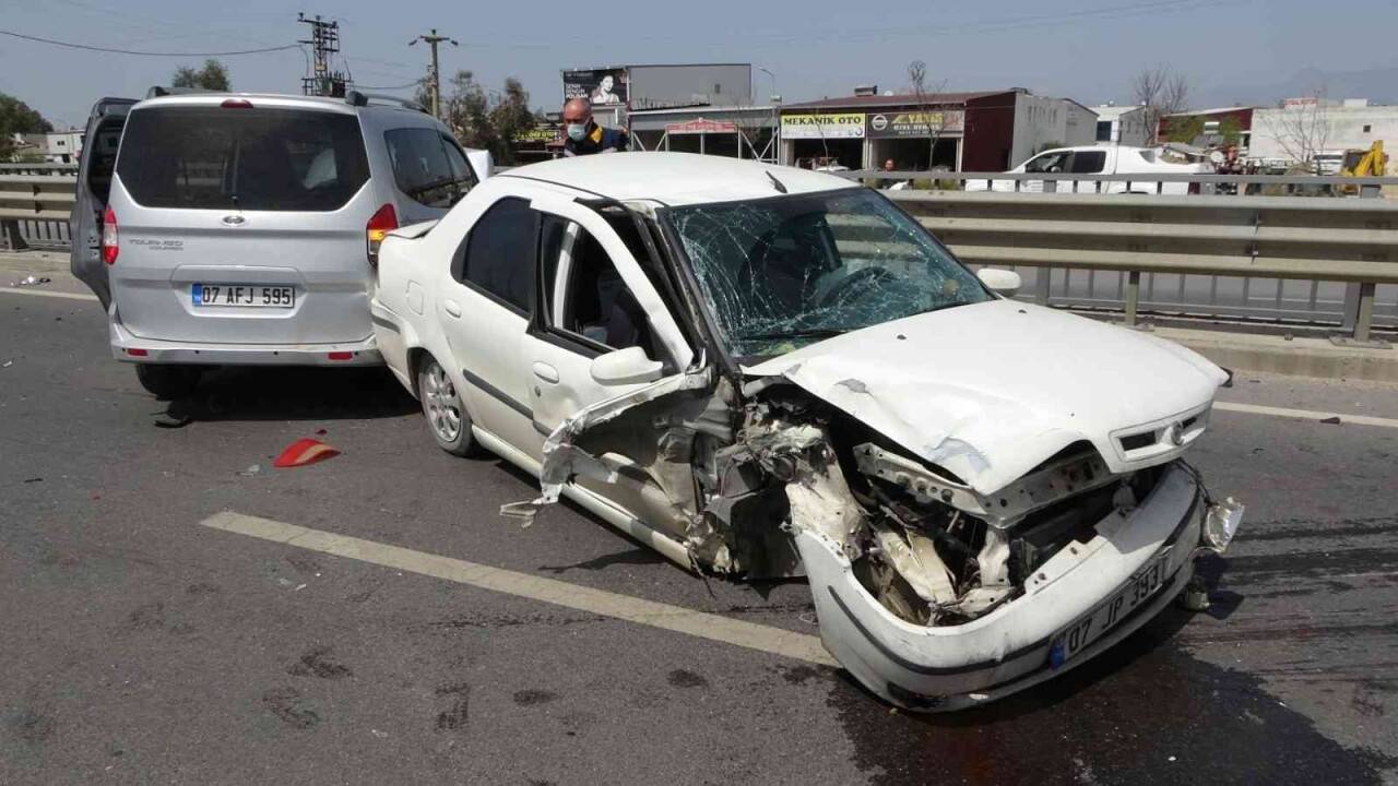 Kazada iki araç hurdaya döndü