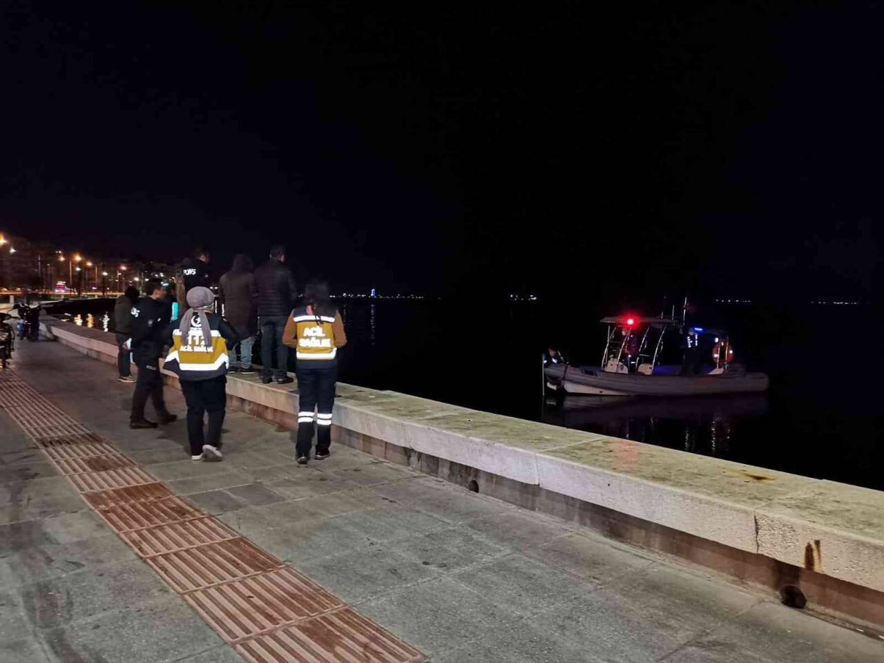 İzmir’de denizde erkek cesedi bulundu